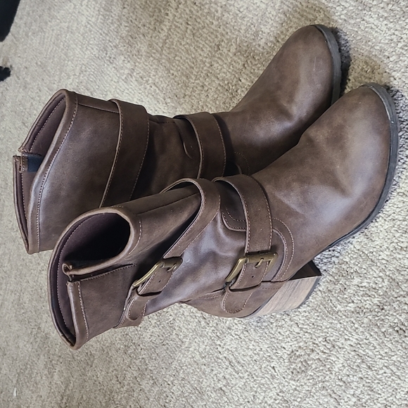 Brown Heeled Boots - Picture 1 of 3